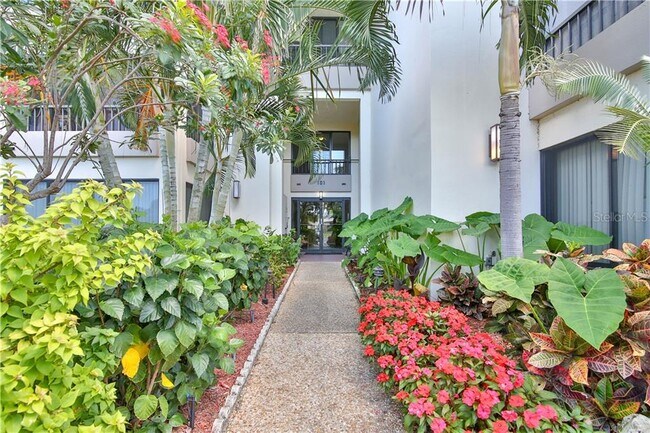 Building Photo - 101 Whispering Sands Dr