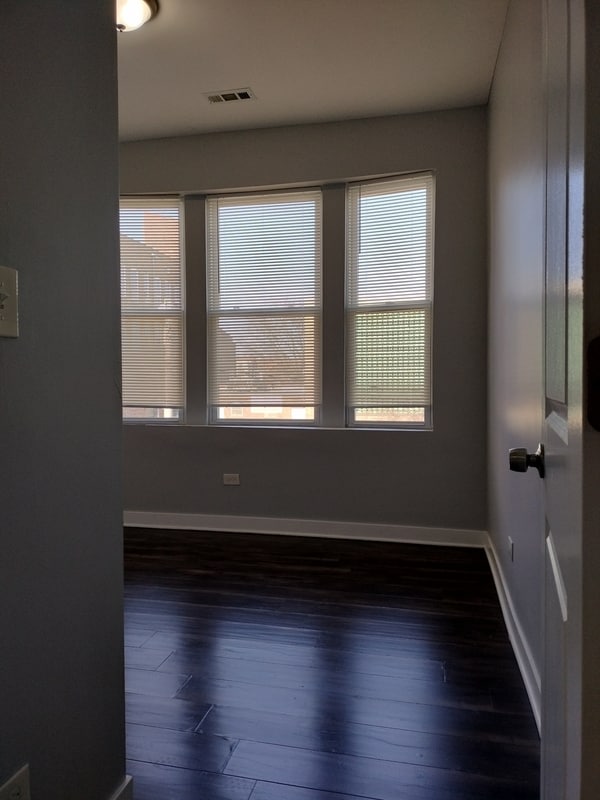 Foto del edificio - 1945 W 48th St