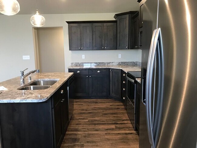 Foto del edificio - 4 Bed 3 Bath Single Family Home