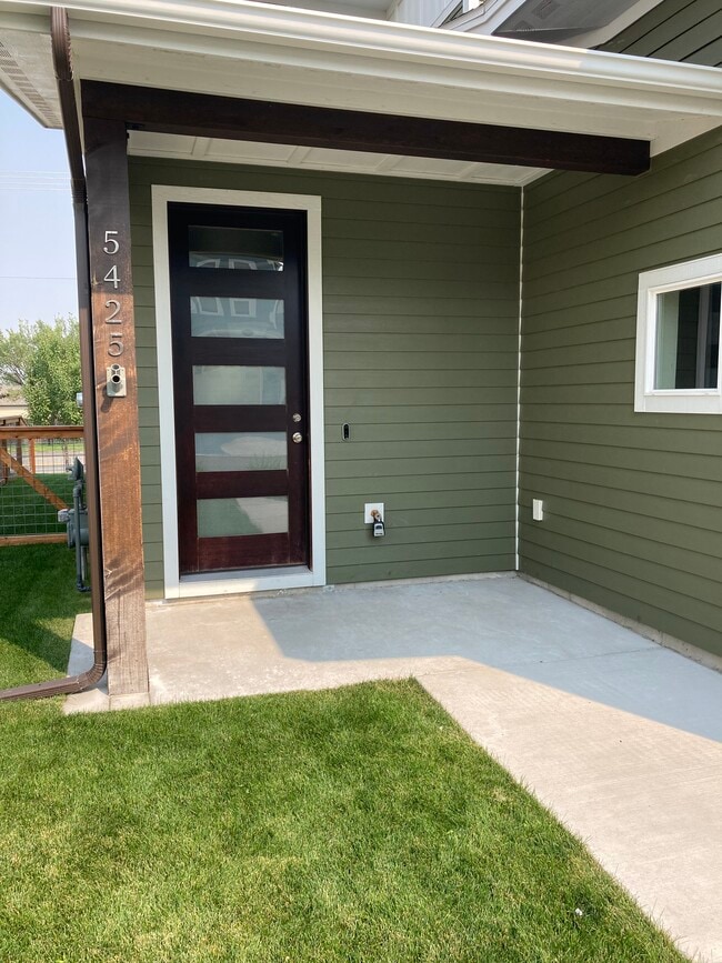 Front Porch - 5425 Vermeer Ln