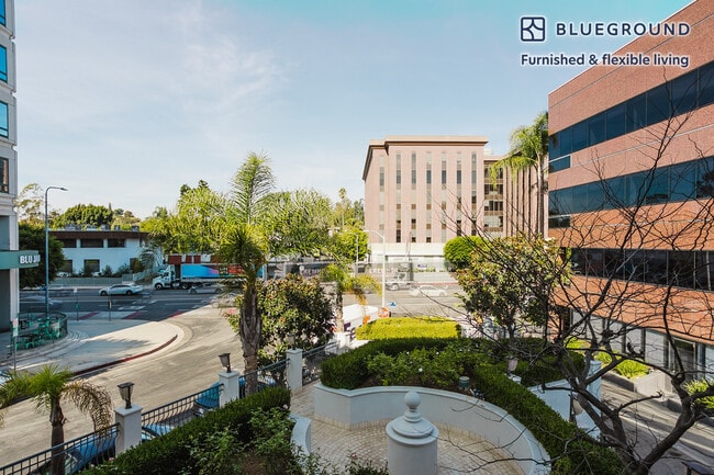 Foto del edificio - 1212 McClellan Dr