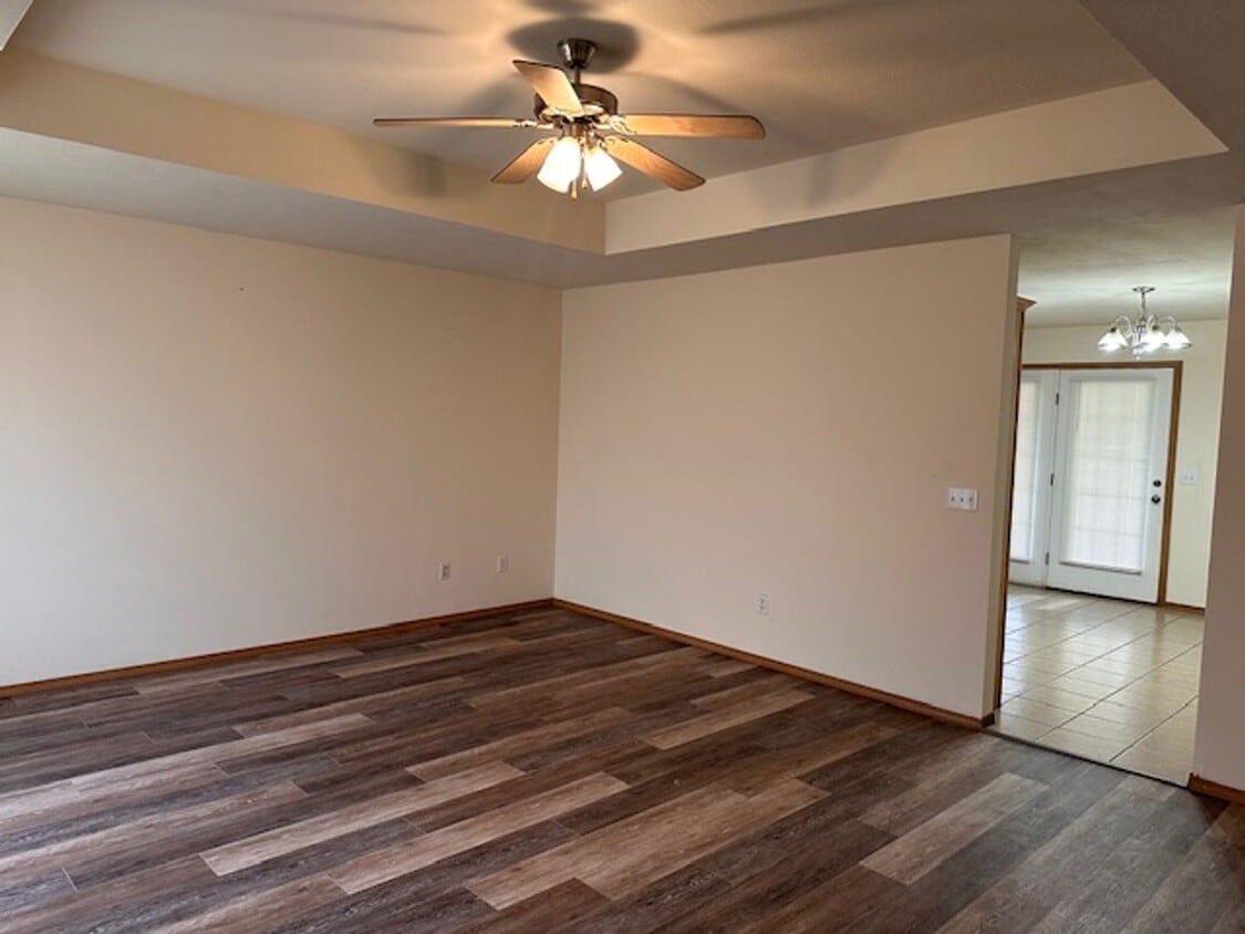 Building Photo - Great 3 bed 2 bath home in SE Springfield