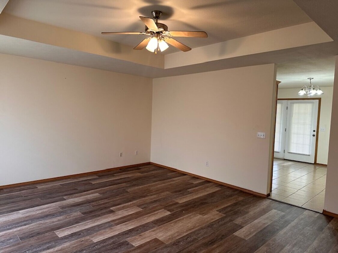 Foto del edificio - Great 3 bed 2 bath home in SE Springfield