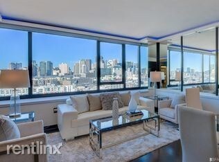 Building Photo - 1 br, 1 bath - 260 King St Unit 1613