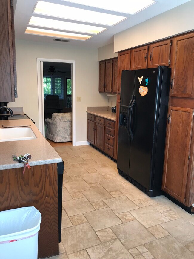 Foto del edificio - 671 S Haywood St