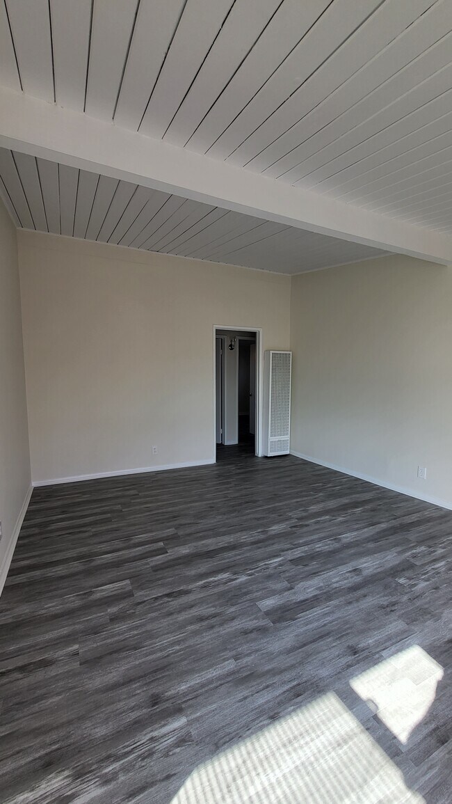 Building Photo - 11903 Vanowen St