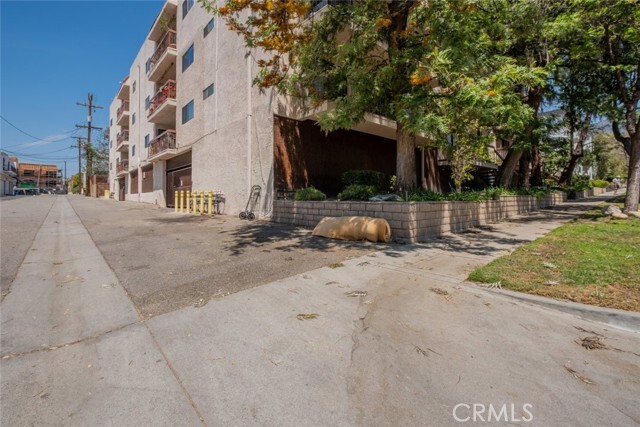 Building Photo - 619 E Elmwood Ave