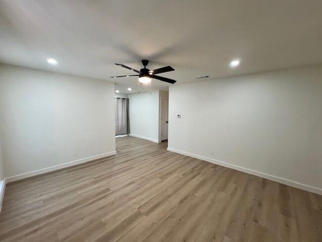 Building Photo - Allandale Place / Culdesac / Refrigerator / Washer/Dryer / Fenced Yard