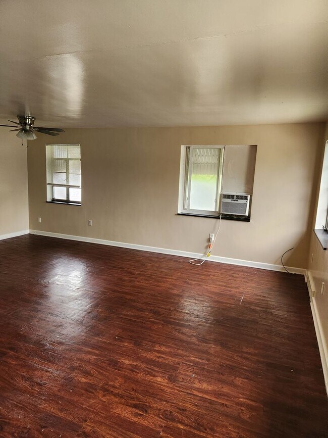 Building Photo - 960 Sherwood Dr