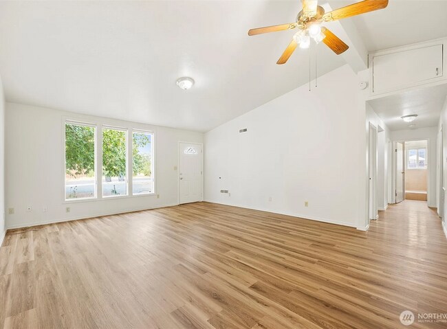 Foto del edificio - Ruth Duplex Unit A