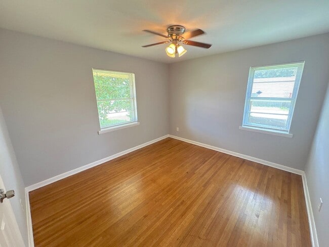 Foto del edificio - 4493 Westmont Rd