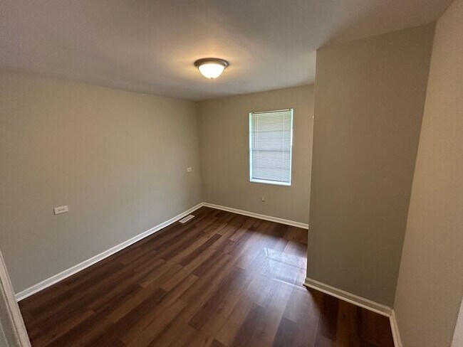 Building Photo - 5524 Rockdale Rd