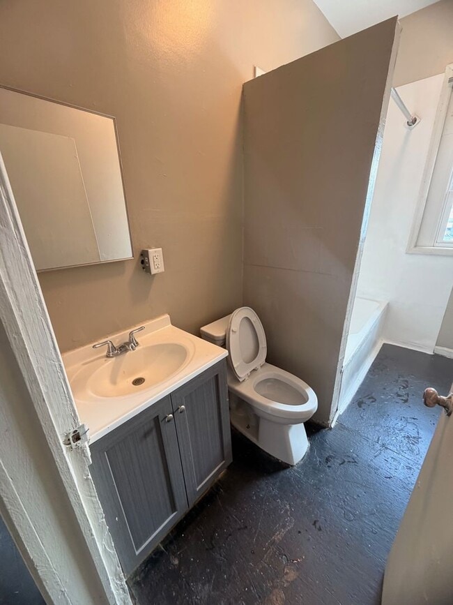 Foto del edificio - 2500 W Fond du Lac Ave