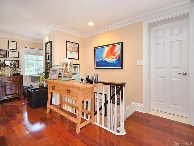 Foto del edificio - 82 Central Ave