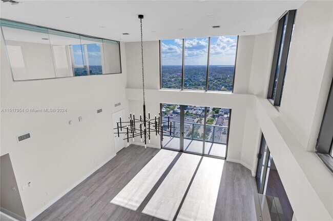 Foto del edificio - 121 NE 34th St