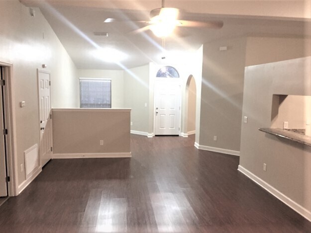 Foto del edificio - 4466 Hunters Haven Ln E