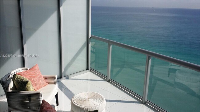Foto del edificio - 17121 Collins Ave