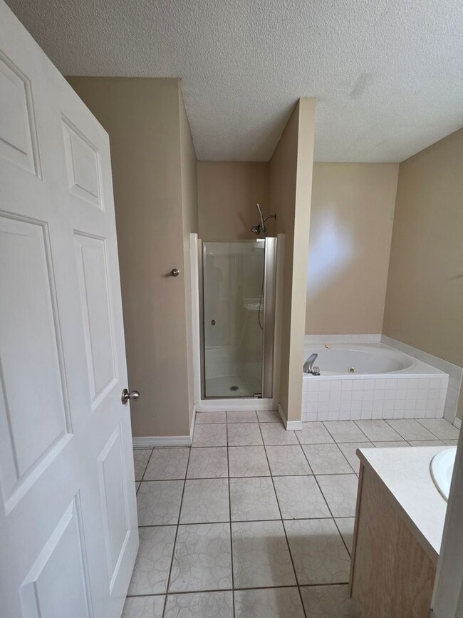 Building Photo - 3BR 2 BA Home in Northeast Pensacola