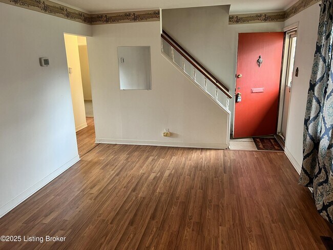 Foto del edificio - 3122 Commander Dr