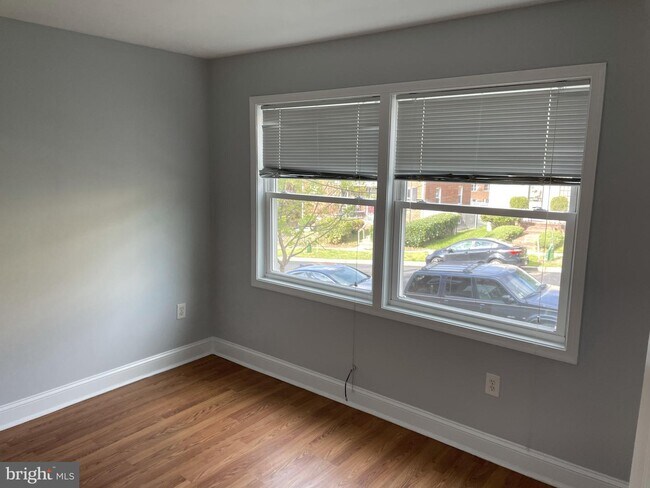 Foto del edificio - 421 Burbank St SE