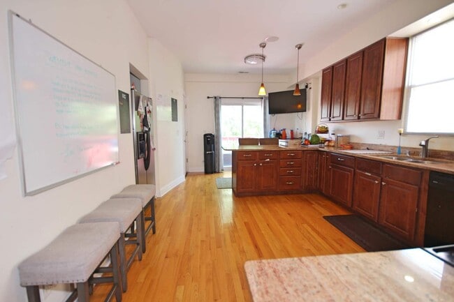 Foto del edificio - 3328 W Cuyler Ave