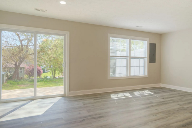 Building Photo - 3 Bed, 3 1/2 Bath, Close to I81 and US460
