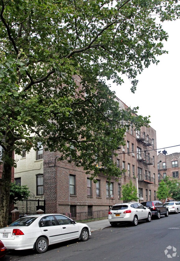 Building Photo - 902 43rd St
