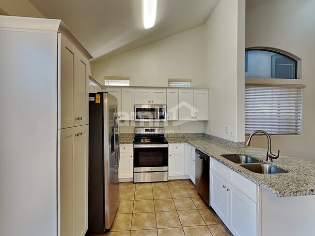 Foto del edificio - 9829 E Escondido Ave