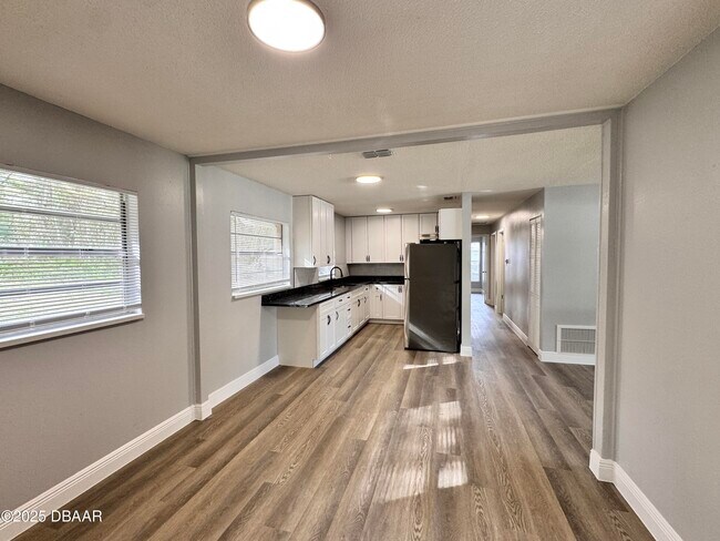 Foto del edificio - 704 Boston Ct