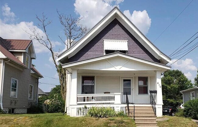 Building Photo - 416 15th St NE