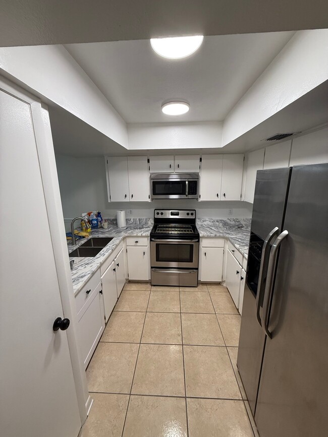 Foto del edificio - 4404 Rockcrest Cir