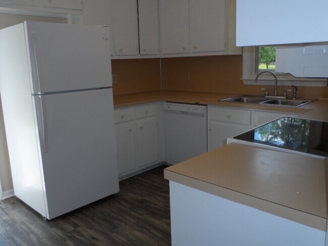 Foto del edificio - 419 Lakeview Rd
