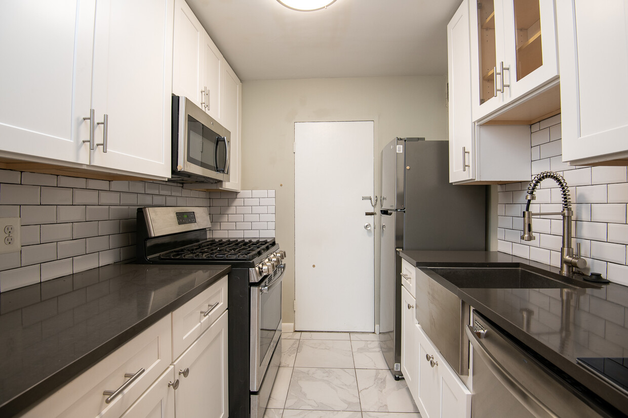 Foto principal - 5406 Connecticut Ave NW