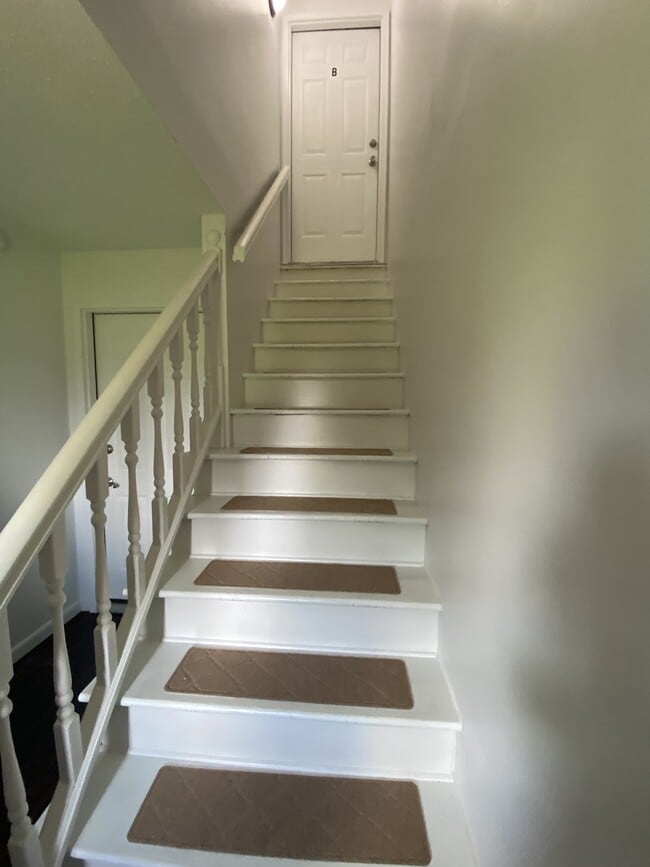 Building Photo - 204 N Red Hill Rd