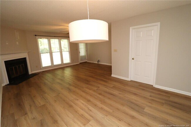 Foto del edificio - 118 Planetree Ln