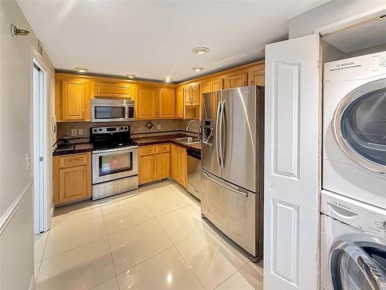 Photo - 3520 Oaks Way Unit 406
