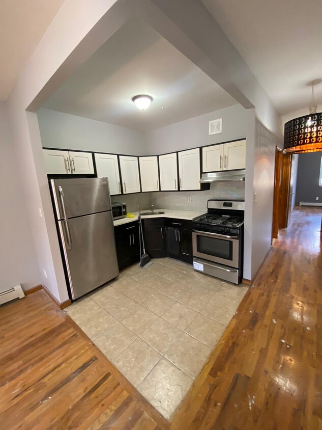 Primary Photo - 273 Hull St
