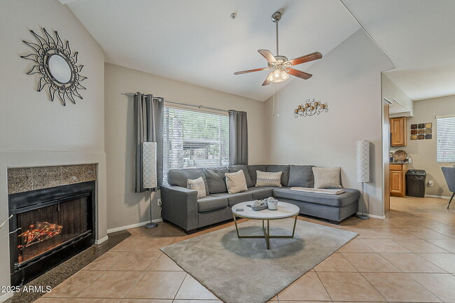 Building Photo - 1825 W Ray Rd