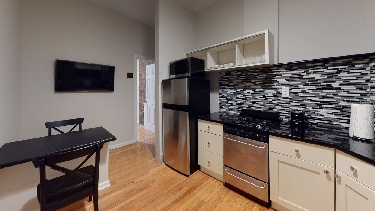 Photo - Private bedroom in 2 bed/1 bath Home