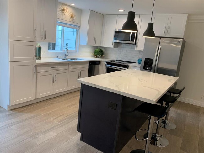 Foto del edificio - 6313 Deerwood Rd
