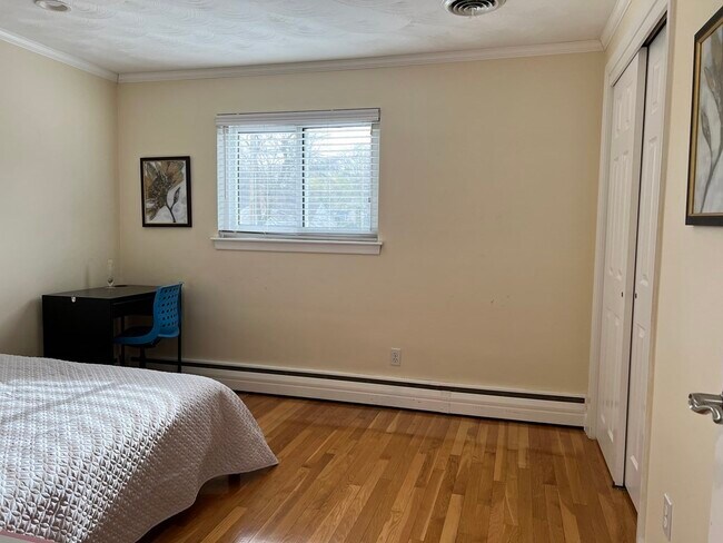 Building Photo - 32 Bobolink Rd