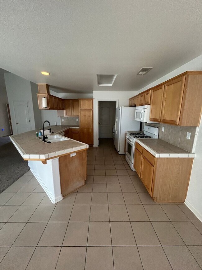 Foto del edificio - 2454 Ranier Way