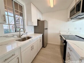 Building Photo - 94-098-98 Manawa Pl