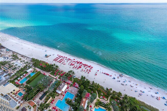 Foto del edificio - 17749 Collins Ave