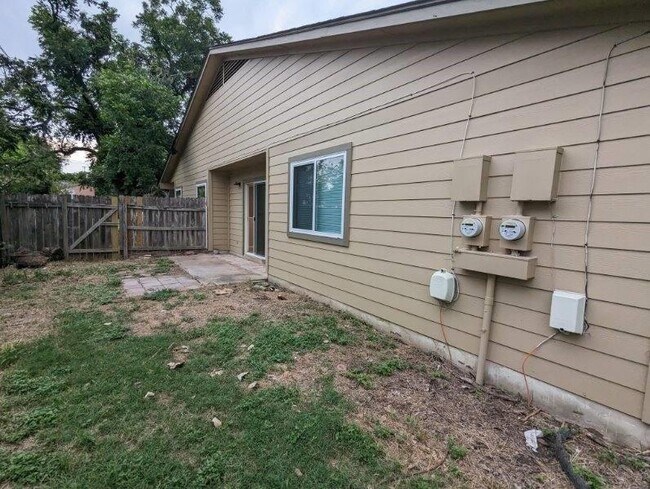 Building Photo - 12220 Dundee Dr