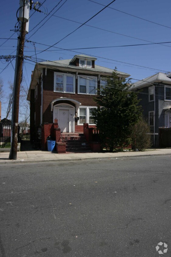 Foto principal - 284 Beach 15th St