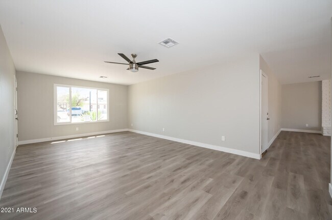 Building Photo - 1220 E Broadmor Dr