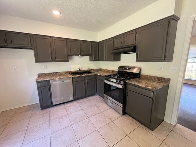 Building Photo - Renovated 3 Bedroom 2 Bath Home for Rent!