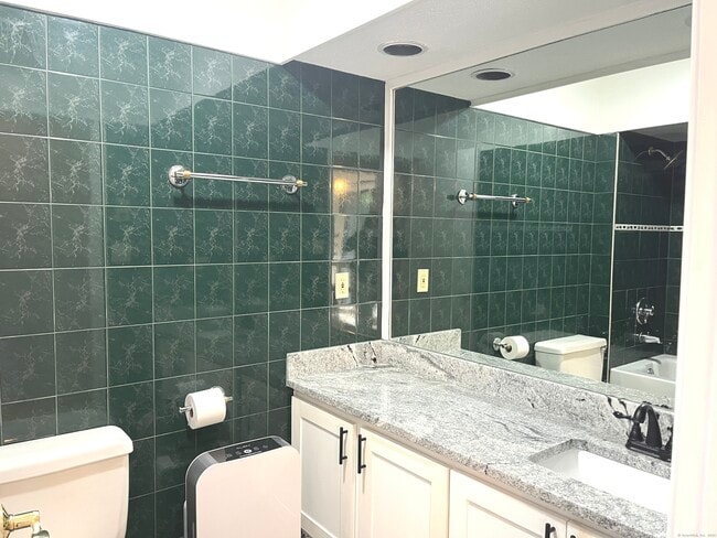 Building Photo - 1023 Heritage Vlg