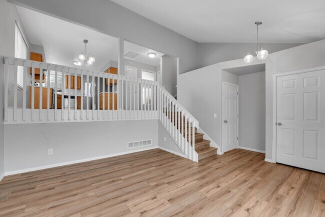 Building Photo - $2,550.00 - 3-bed, 3-bath split-level loca...